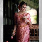 Chaithania Prakash Instagram - ✨ Saree: @swayamvarasilksindia Pc: @jayanayilam_ Mua: @karthika.nitheesh Retouch: @weddingmirror Location: @palm_tree_heritage_beachresort Jewellery: @kanibridaljewels @amolikawearyourdream