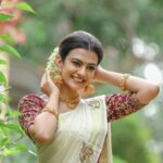 Chaithania Prakash Instagram - ✨ Pc: @roby_mohan Mua: @karthika.nitheesh Saree: @orange_wedding_store Jewellery: @orangebeautycollection2022 ✨ @ajithalavender ✨
