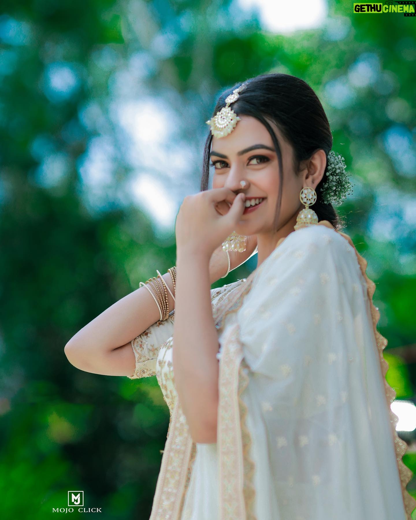 Chaithania Prakash Instagram - 🤍✨ Pc: @mojo_click Mua & hair: @karthika.nitheesh Wearing: @blackgold_designingstudio Jewellery: @orangebeautycollection2022