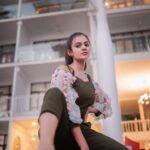 Chaithania Prakash Instagram - ✨ 📸: @abi_fine_shooters Outfit: @swayamvarasilksindia Location: @elixircliff