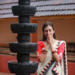 Chaithania Prakash Instagram - ✨ 📸: @abi_fine_shooters Saree: @ar_handlooms_kuthampully
