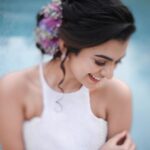 Chaithania Prakash Instagram - 🕊🤍 Wearing: @briella.in Bouquet : @briellaflorals Photography : @sharon.shyam @storiesbysharonshyam Makeup & hairstyle : @soumyashyam_makeupartist Location : Whispering water resort Reels : @jeeva_balakrishnan @sumin_s_kumar Thanks : @shinil__vinod