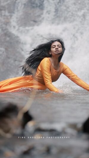 Chaithania Prakash Instagram - Usure Pogudhey……

DOP🎥: @abi_fine_shooters 
Costume: @aalaadesigners 
✨ @mandrikx ✨