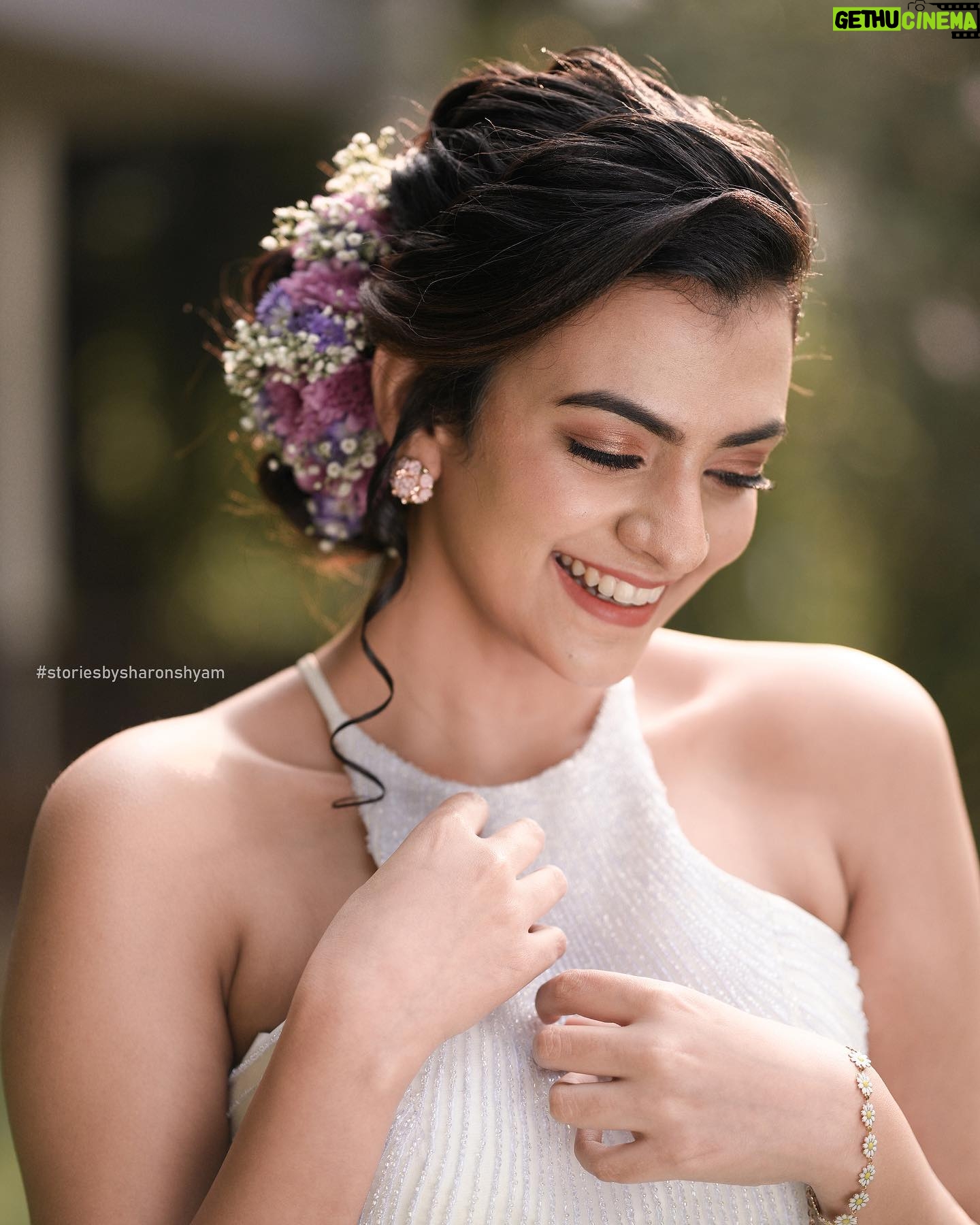 Chaithania Prakash Instagram - 🕊🤍 Airbrush makeup done with Christian gown for @briella.in Amazing gown : @briella.in Bouquet : @briellaflorals Photography : @sharon.shyam @storiesbysharonshyam Makeup & hairstyle : @soumyashyam_makeupartist Location : Whispering water resort Reels : @jeeva_balakrishnan @sumin_s_kumar Thanks : @shinil__vinod