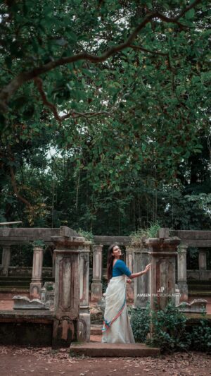 Chaithania Prakash Instagram - Chandana Veyilil🙈🤍

DOP: @ameensabil 
Wearing: @ar_handlooms_kuthampully