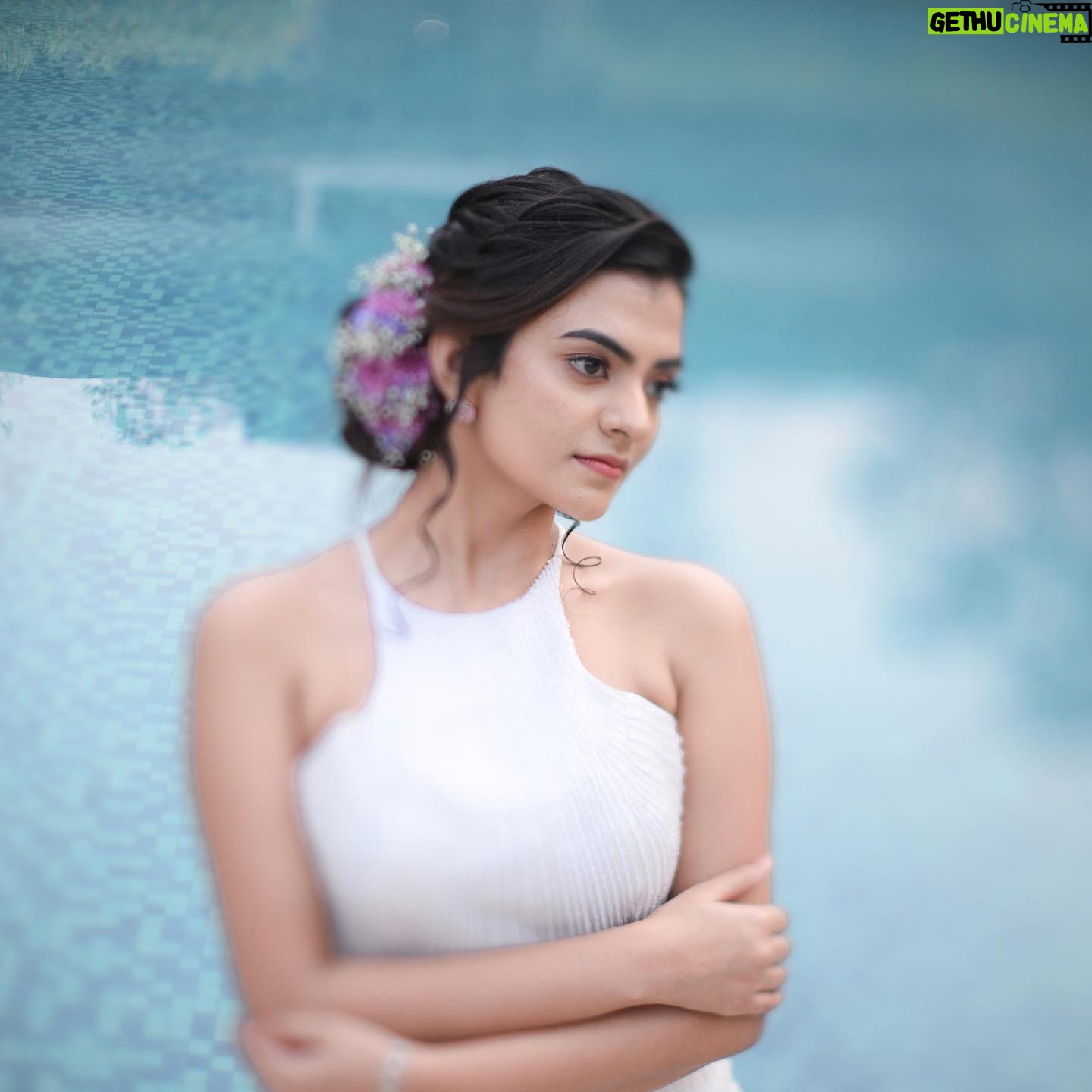 Chaithania Prakash Instagram - šš¤ Wearing: @briella.in Bouquet : @briellaflorals Photography : @sharon.shyam @storiesbysharonshyam Makeup & hairstyle : @soumyashyam_makeupartist Location : Whispering water resort Reels : @jeeva_balakrishnan @sumin_s_kumar Thanks : @shinil__vinod