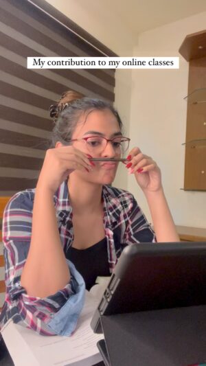 Chaithania Prakash Instagram - 🤓😁