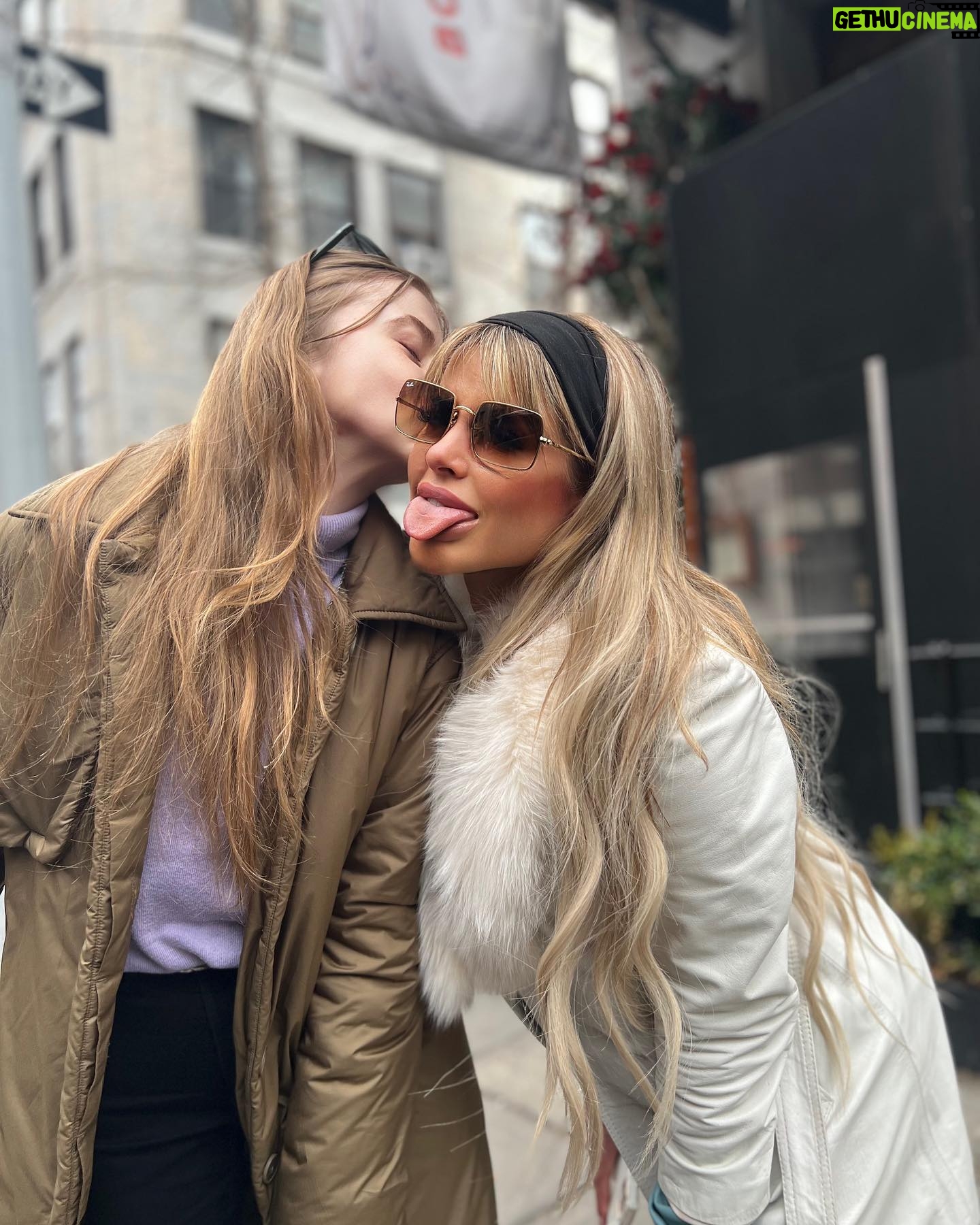 Chanel Mack Instagram - Nothing like being with your best friend for 15 years on the #eastcoast of #nyc #loveher #bestie #fashion #thecity #ny #nyfashion #brunch #travel #happy #soho #sohonyc #kisses #love
