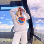 Chanel Mack Instagram - #aspen ride up to the top of the #mountains in my #favorite #cozyclothes from @aviatornation. Just ignore the second video in this slide. Don’t mind me sounding goofy and obnoxious as I’m falling down and laughing completely in the most unattractive way. The #views are all that matters here. Talk about #majestic #nature #labordayweekend #refresh #travel #happy #pretty #sightseeing #aviatornation