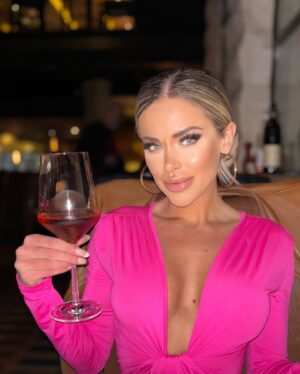 Chanel Mack Instagram - I like to eat and drink, baby. I like my life like that. I really, really like it like that. Another wonderful meal at @epicsteak, and yes their steak is epic.