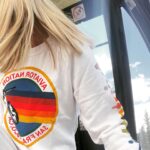 Chanel Mack Instagram - #aspen ride up to the top of the #mountains in my #favorite #cozyclothes from @aviatornation. Just ignore the second video in this slide. Don’t mind me sounding goofy and obnoxious as I’m falling down and laughing completely in the most unattractive way. The #views are all that matters here. Talk about #majestic #nature #labordayweekend #refresh #travel #happy #pretty #sightseeing #aviatornation