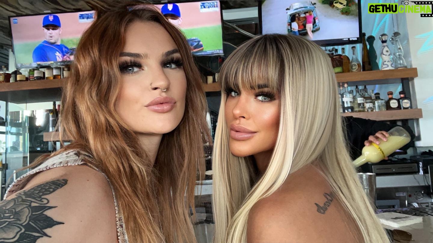 Chanel Mack Instagram - Are #selfies still a thing @annaliese.buhl? #manhattanbeach #strandhouse #happyhour #girlsday #cocktailhour #happygirls are #prettygirls #loveyou