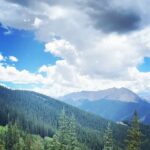 Chanel Mack Instagram - #aspen ride up to the top of the #mountains in my #favorite #cozyclothes from @aviatornation. Just ignore the second video in this slide. Don’t mind me sounding goofy and obnoxious as I’m falling down and laughing completely in the most unattractive way. The #views are all that matters here. Talk about #majestic #nature #labordayweekend #refresh #travel #happy #pretty #sightseeing #aviatornation