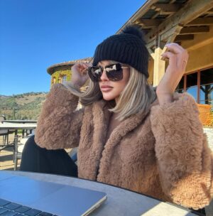 Chanel Mack Instagram - Working hard or hardly working. For some reason I felt this song was absolutely doable for this post. #🤦🏼‍♀️