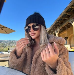 Chanel Mack Instagram - Working hard or hardly working. For some reason I felt this song was absolutely doable for this post. #🤦🏼‍♀️