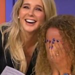 Chantal Janzen Instagram – Naast: geen hakken meer maar gympen, nieuwe muziek, meer verhalen en verborgen camera-cases, nóg een verandering: het is niet meer iedere keer een bekende Nederlander die in het logeerbed ligt…🥹 Tito ❤️
Kirsten, dank dat jij je man altijd meesleept naar gekke feestjes, vooral naar dit pyjamafeest😊
En voor wie gekeken heeft: vanaf nu ga ik mijn programma-titel alleen nog maar uitspreken zoals Tito dat deed💃🎉🙏🏻❤️
#chatalspiegaamapaarty #locoprogramdeholandia #kirsten #christian #tito #chili #spaans #sacapuntas
