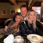 Chantal Janzen Instagram – Ik had de meet & greet gewonnen omdat ik de slagzin had afgemaakt: 
‘Retteketet, altijd pret met Nikkie en Theo’.
❤️
En je kunt ‘n soort van verliefd worden op n meubel, toch? Zeg ja