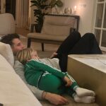 Chantal Janzen Instagram - Met je kleinste broertje meekijken naar een te lange, vrij matige, licht irriterende kinderfilm. Omdat hij het zo leuk vindt als hij meekijkt. Echte broederliefde is dat ❤️ #alvinandtheshitmunks #weekend