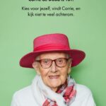 Chantal Janzen Instagram - Het HONDERDSTE nummer van &C ligt nu in de winkels. 100! Potver jongens wat een prachtig getal. Gemaakt door een prachtig team. Dankbaar voor, en op naar al het moois wat er staat te gebeuren in 2024..🙏🏻 Om te vieren is er ook veel moois te winnen, voor jullie, de lezers, maar vooral veel moois te lezen. Zoals deze portretten, die ik zo ontroerend vind in dit jubileum nummer. Kijk naar, en lees een stukje van deze geweldig lieve mensen, die in de winter van hun leven zijn. Die om en nabij al 100 jaar hun leven leven. Geniet en leer van hun lessen, adviezen en hun opvallend optimistische kijk op de wereld. Prachtig vind ik dit geworden. En ik mocht hier erbij zeggen dat ze “vereerd waren en het een werkelijk énige dag” vonden🥹❤️ Jaap Bijl, 100. Zijn belangrijkste les: blijf optimistisch en lach veel. Hoe donker de wolk ook is. ‘In een goed huwelijk is het aanpassen, geven, nét iets meer dan je misschien zou willen’ *Jaap Bijl is 28 november j.l helaas overleden. Dit kwam ons vandaag ter ore via zijn familie. We zijn zeer vereerd dat we hem nog voor &C mochten portretteren. Cora Perlee, 100. Ontzeg jezelf niet te veel en investeer in mooie dingen, is haar advies. ‘Ik denk dat ik zo oud ben geworden omdat ik meerdere keren per dag cappuccino met slagroom drink’ Huibert Buvens, 100. Hij luistert altijd naar zijn kleinkinderen, zo blijft hij zijn geest verrijken. ‘Elke vrijdag lunch ik met mijn kinderen. Die zijn inmiddels ook allemaal met pensioen’ Corrie de Dood, 101. Kies voor jezelf, vindt Corrie, en kijk niet te veel achterom. ‘Scheiden was uit den boze, de pastoor drukte de bijbel in mijn hand toen hij er weet van kreeg’ Ria Laanbroek, 99. Haar geheim? Ze heeft zich altijd nuttig gemaakt, en kijkt naar wat er nog wél kan. ‘Ik ben inmiddels behoorlijk doof. Mensen moeten soms heel hard naar me roepen’ Het 100e nummer van &C is nu verkrijgbaar, ook online❤️🙏🏻 Interviews: @kimpalmaccio  Fotografie: @rafaelbergman Haar & make-up voor Ria, Corrie en Cora: @xiuyun.yu Kleding: de kleren op de foto zijn privébezit van Ria, Corrie, Cora, Huibert en Jaap. Productie: Vera van Wijnen @highonthoseheels Met dank aan EE Agency voor @andcgram