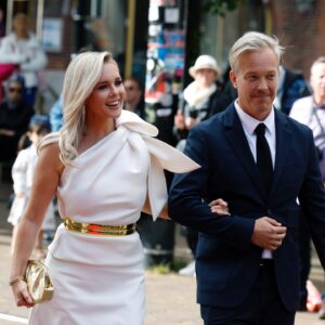 Chantal Janzen Instagram - Thank you so much for the invitation today, her royal highness crown princess Mary Elizabeth. his royal highness crown prince Frederik from Denmark, koningin Maxima en koning Willem-Alexander, his Excellency Mr. Ambassador Jarl Kåre Frijs-Madsen @detdanskekongehus @koninklijkhuis 

En dankjewel @claesiversen voor je mooie creatie én je super gezelschap, wat fijn dat we er van elkaar op tijd achter kwamen dat we waren uitgenodigd en ook nog ‘s goddank naast elkaar zaten bij dit bijzondere en tevens toch ietwat spannende koninklijke diner. 

#veelbestek

📸 @edwinsmulders 
@anp.nl