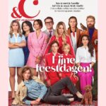 Chantal Janzen Instagram - The Royal Tenenbaums, dat zeggen we thuis weleens over onze familie. De film van Wes Anderson uit 2001 gaat over een mengelmoes van gezellige, maar vooral typische mensen die één familie vormen, het is een allegaartje. Zo voelen wij ons, als we echt met iedereen samenzijn. Zoals met kerst. Op de cover van ons nieuwste nummer van &C staan voor de gelegenheid eens onze geweldige, vaste columnisten, die iedere maand hun zielenroerselen vol overgave delen met jullie: Karsu Donmez, Hila Noorzai, Leonie ter Braak, Carmen Felix, Leco van Zadelhoff en James Worthy sr. Te gast zijn Monica Geuze en Pepijn Lanen, ‘besties’ zoals ze elkaar noemen, want zij staan deze maand in ons groot interview, en James, Bobby en hondje Pilar van mijn bonusdochter Isaa, staan te shinen om het geheel af te maken. Onze gelegenheidsformatie voor dat ‘allegaartje’ met kerst. Kerst is niet vanzelfsprekend voor iedereen leuk. Omdat je geen familie hebt, of je hebt wel familie maar daar wil jij niet bij zijn, of zij niet bij jou. Of ze wonen te ver weg, of je bent wel bij hen met de feestdagen maar er is altijd gedoe. En daarnaast leggen we ons in deze weken ook vaak teveel verplichtingen op. Verplichte (familie)bezoekjes, borrels, feestjes, etentjes. Terwijl je deze dagen zoals kerst, juist met de mensen zou moeten vieren waarmee je het graag WIL vieren. Je ‘chosen family’: je zelfgekozen familie. En het hoeft echt niet zo te zijn dat jouw familie niet gezellig is, maar in je leven ontmoet je nu eenmaal mensen waar je langzaam van bent, of plotsklaps van gaat, houden en die voelen als familie. Dáár gaat ons nieuwste nummer over. Een gezellig, extra dik nummer voor deze weken. Geef ‘m kado deze feestdagen. Bijvoorbeeld aan jouw zelfgekozen familielid. Hij is NU in de winkel te koop, en ook online verkrijgbaar in onze @andcgram webshop. •link in bio• 📸 @tomtenseldam @kelly_huijsman_styling @sikovanberkel @dilansabah @marshacalori Tag diegene die voor jou voelt als familie, en waar je noooooit meer vanaf wil❤️👇🏼 #theroyaltennenbaums #andc #kerst #chosenfamily #zelfgekozenfamilie