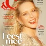 Chantal Janzen Instagram - Het HONDERDSTE nummer van &C ligt nu in de winkels. 100! Potver jongens wat een prachtig getal. Gemaakt door een prachtig team. Dankbaar voor, en op naar al het moois wat er staat te gebeuren in 2024..🙏🏻 Om te vieren is er ook veel moois te winnen, voor jullie, de lezers, maar vooral veel moois te lezen. Zoals deze portretten, die ik zo ontroerend vind in dit jubileum nummer. Kijk naar, en lees een stukje van deze geweldig lieve mensen, die in de winter van hun leven zijn. Die om en nabij al 100 jaar hun leven leven. Geniet en leer van hun lessen, adviezen en hun opvallend optimistische kijk op de wereld. Prachtig vind ik dit geworden. En ik mocht hier erbij zeggen dat ze “vereerd waren en het een werkelijk énige dag” vonden🥹❤️ Jaap Bijl, 100. Zijn belangrijkste les: blijf optimistisch en lach veel. Hoe donker de wolk ook is. ‘In een goed huwelijk is het aanpassen, geven, nét iets meer dan je misschien zou willen’ *Jaap Bijl is 28 november j.l helaas overleden. Dit kwam ons vandaag ter ore via zijn familie. We zijn zeer vereerd dat we hem nog voor &C mochten portretteren. Cora Perlee, 100. Ontzeg jezelf niet te veel en investeer in mooie dingen, is haar advies. ‘Ik denk dat ik zo oud ben geworden omdat ik meerdere keren per dag cappuccino met slagroom drink’ Huibert Buvens, 100. Hij luistert altijd naar zijn kleinkinderen, zo blijft hij zijn geest verrijken. ‘Elke vrijdag lunch ik met mijn kinderen. Die zijn inmiddels ook allemaal met pensioen’ Corrie de Dood, 101. Kies voor jezelf, vindt Corrie, en kijk niet te veel achterom. ‘Scheiden was uit den boze, de pastoor drukte de bijbel in mijn hand toen hij er weet van kreeg’ Ria Laanbroek, 99. Haar geheim? Ze heeft zich altijd nuttig gemaakt, en kijkt naar wat er nog wél kan. ‘Ik ben inmiddels behoorlijk doof. Mensen moeten soms heel hard naar me roepen’ Het 100e nummer van &C is nu verkrijgbaar, ook online❤️🙏🏻 Interviews: @kimpalmaccio  Fotografie: @rafaelbergman Haar & make-up voor Ria, Corrie en Cora: @xiuyun.yu Kleding: de kleren op de foto zijn privébezit van Ria, Corrie, Cora, Huibert en Jaap. Productie: Vera van Wijnen @highonthoseheels Met dank aan EE Agency voor @andcgram