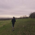 Chantal Janzen Instagram – Kerstvakantie in the Cotswolds❤️

1. Bob en z’n moeder

2. Onze treehouse voor de nacht. Zó gezellig was dit

3. Het hotel heeft voor iedere gast wellies klaarstaan bij hun huisje (zachte dikke rubberen laarzen in dit geval) en we wandelden naar ‘n dorpje. Voornamelijk in de modder. ASMR liefhebber? In m’n stories heb ik dan een toppertje voor je

4. Als ware Downton Abbey-fanaten liepen m’n man ik met (bijna te enge) blije grimassen rond. Sprookjesachtige dorpen en huizen hier

5. We zagen zelfs ‘n zeer knap house 

6. Wellies are my new thing

7. Hij vindt het nog steeds leuk met z’n ouders. 
Zegt ie. (Godzijdank🥹❤️)

8. Wellie & Wally: wannabe Downton Abbey-figuranten

9. Je kon buiten in bad. Waar toen een hert en eekhoorns voorbij kwamen, maar ik zag ze niet, Bobby zei het. Dus je kunt dit ook als níet waar beschouwen want kleuters zijn vaak zeer onbetrouwbaar in hun informatie

10. Dit was niet de naam van ons huisje
❤️