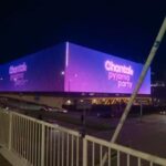 Chantal Janzen Instagram - THE MOVIE Omdat het hier thuis alweer/aldoor gewoon over luizenpluizen, herfststukjes en proefwerken Spaans en Duits gaat, spam ik hier nog even lekker door met concert-content. Perdón. Verzeihung. Maar… Man wat was het mooi💜 You rock: @suzanenfreek @rolfsanchez @flemming @jamailoman @jansmit @tijl_beckand @vajenvandenbosch @barrypaf @albertiwilleke @hanskazanofficial @mcbrainpower en @kriskrossamsterdam @natasjalammersnlc @heuvelbas @gerbs_bakker @mariekevandekraats @nielsvanbaarlen @fleurhaen @lecolook @rumoer_styling , band, dansers, crew, productie, alle medewerkers @ziggodome ❤️ &C media @andcgram @chantalspyjamaparty.nl 📹:door @isabellevdboomen ,uiteraard💛