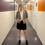 Chantal Janzen Instagram - De dag die je wist dat zou komen Da is ons Brit nie Maar toch, I like all dit, iedere week deze verkleedpartijen. Een beetje mijn vervanging voor carnaval, dit programma. Om mijn vastelaovend-hart toch te voeden. Misschien maar weer ‘s gaan vieren, komend jaar. Outfits genoeg inmiddels. 🎉 #britneyspears #hitmebabyonemoretime #ohwateenjaar #1999 #vastelaovend #carnaval #vlechtjes