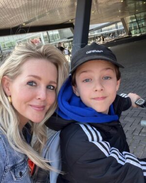 Chantal Janzen Instagram - Deze baby is vandaag 14 jaar geworden.
Zijn hele basischooltijd zei er ieder jaar wel een docent: ‘Hadden we maar 30 James’en in de klas’. Uiteraard heb ik daar geen gehoor aan gegeven want dan had ik 30x moeten bevallen. Maar: Ik snap wel heel goed waarom ze dat zeiden. Want met deze lieve leuke grappige creatieve mooie jongen is het al 14 jaar feest. 
Man wat ben ik trots dat ik zijn moeder mag zijn. 
❤️JAMES 14❤️
