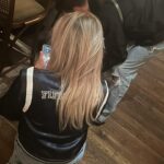 Chantal Janzen Instagram – Ik had de meet & greet gewonnen omdat ik de slagzin had afgemaakt: 
‘Retteketet, altijd pret met Nikkie en Theo’.
❤️
En je kunt ‘n soort van verliefd worden op n meubel, toch? Zeg ja