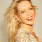 Chantal Janzen Instagram – ‘These are the days I will remember’. Nou ja, ‘that I WANT to remember. En dit is nog maar ‘n kwart ervan, want 2023 was prachtig, mooi, groots en meer dan ik had durven dromen! 
Maar, er waren ook days die ik niet zo graag wil remember-en, er waren ook zware, pittige, verdrietige, pijnlijke en keiharde dagen. Door ziekte, verlies, en de dood. Keiharde dagen. Net zoals die in ieder jaar zijn, bij iedereen. En die onthoudt je ook (vaak nog meer helaas dan die mooie) maar daar moeten we altijd tegen proberen te vechten. En voor te vechten: Dat we vooral die mooie dagen en momenten proberen te onthouden, vast te houden en te koesteren. Want zolang we een gezond lijf hoofd en hart hebben, man dan moet je al echt zo gelukkig en dankbaar zijn. 
Lieve mensen ik wens jullie een goeie paar laatste uren van dit jaar, en denk vooral aan die ‘days you WANT to remember’!! ❤️🙏🏻

*ik zit niet ineens op de Engelse tour, dat is het nummer wat hieronder zit