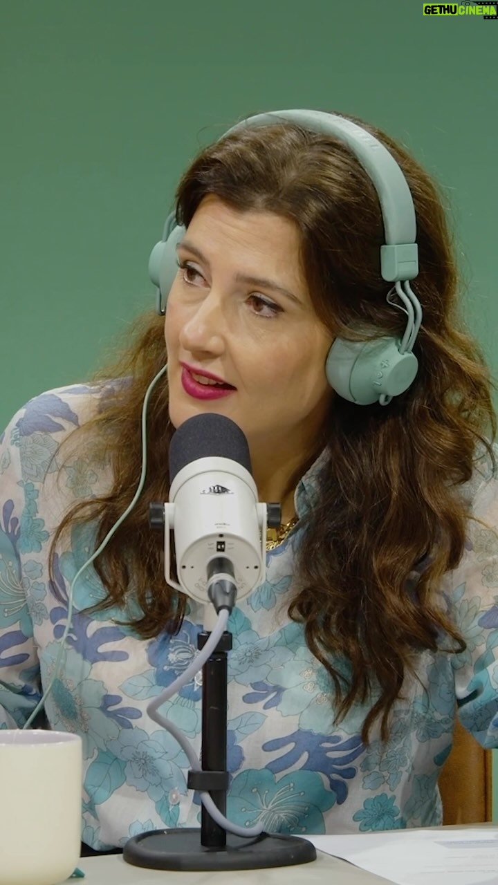 Chantal Janzen Instagram - Tanja is van alle markten thuis 😂 Luister nu naar de podcast via Videoland of je podcast app en bereid je vast voor op de gloednieuwe serie Chantal & Tina! Vanaf 30 november te zien.