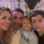 Chantal Janzen Instagram - GELUKKIG NIEUWJAAAAAAAR!!!! ❤️ Alle goeds en moois voor jullie allemaal lieve mensen, dat het maar een jaar wordt met heel veel liefde, in goede gezondheid en met veel geluk en vooral heel veel plezier!!!❤️❤️❤️❤️