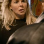Chantal Janzen Instagram - Kom maar op met die gênante verhalen! 😃 De serie Chantal & Tina is vanaf 30 november te zien. Kan je niet wachten? Luister dan nu al naar de podcast via Videoland of je podcast app.