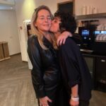 Chantal Janzen Instagram - ❤️ Liefde op het eerste gehoor, en daarna gezicht, in mei 2021 op het Eurovisie Songfestival, en elkaar sindsdien niet meer losgelaten. Love you @babpravi 🧚🏼‍♂️, even more than bitterballs Check mn stories voor haar speellijst, want als ze weer in Nederland is: GA! Zo knap wat ze doet, deze one woman show. 29 jaar, ze danst, zingt, vertelt. Steengoeie band, prachtige nummers en verhalen. Ja, ook als je geen enkel woord Frans verstaat is het geweldig. Voilà.