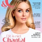Chantal Janzen Instagram – Chantal -> Chanteezy

Mijn zoon van 5 vindt me op de rechterfoto juist ‘Heel mooi’. Maar die gaat met 32 graden in een Spidermanpak en slofsokken aan het zwembad liggen dus deze mening vind ik ergens zeer onbetrouwbaar. Al moet ik zeggen, de rechterfoto is wel nog altijd beter dan de tijd dat ik dacht dat fillers in mijn wangen een steengoed idee waren. 

Goed. Ons nieuwe nummer, waarin we als onderwerp hebben: Artificial Intelligence, kunstmatige intelligentie, en we hierdoor steeds minder zelf hoeven te doen en mij dat helemaal niks lijkt, en o.a @leonieterbraak vertelt over het zich kunnen ergeren aan ‘dolgelukkige’ mensen, ligt nu in de winkel. 
&C the magazine 

Artificial intelligence, kunstmatig intelligentie dus. Uitbesteden, steeds minder zelf doen, zoals door  ChatGTP al je teksten laten schrijven, of zelf niet eens meer poseren voor een foto, ik vind het maar niks. 
Maar als er iets is wat ik graag zou uitbesteden, is het speelgoed of huishoudelijke spullen die verpakt zijn in snoeihard plastic waaraan je je fikken openhaalt, open laten maken door een robot oid. 
Wat voor, toch vrij lullige dingen, zouden dat bij jullie zijn? Ich bin gespannt👇🏼
