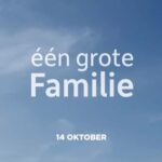 Chantal Janzen Instagram - Vanavond is het zover! De eerste aflevering van EÉN GROTE FAMILIE. Wat was dit geweldig om met zn allen te maken. Het begon met een idee aan de keukentafel, waar we al bijna 17 jaar met ons samengesteld gezin aan mogen zitten. Karakters werden bedacht, grote verhaallijnen werden op papier gezet, (weet je nog, onze kladpapier stamboom @reiniersmit?) Een topteam van schrijvers ging aan de slag, acteurs werden gecast, (let op de kinderen, die zijn fantastisch) en dat alles onder leiding van regisseur Will Koopman. Het is een zeer dierbaar project, om aan de wieg te staan van een dramaserie was ontzettend bijzonder, om een idee werkelijkheid zien worden en uiteindelijk een droom van een project als resultaat. We zijn er met zn allen ontzettend trots op, en wensen jullie heel heel heel veel plezier bij het kijken🥹❤️ De eerste aflevering van ‘Eén grote familie’ is vanavond om 21.30u te zien op Rtl4, en vanaf VANDAAG volledig te bingen op Videoland! Dank aan alle geweldige acteurs, schrijvers, crew, productie en medewerkers. Itv en &C TV als producenten, en last but not least, Oost-Knollendam. Wat we afgelopen zomer bijna 4 maanden lang op zn kop hebben gezet met onze filmcrew. Regie en creatieve supervisie: Will Koopman Esther Nieuwkoop Reinier Smit Main cast: @lykelemuus @joydelima @jeroentjes @selinevani @noellesimson_ @josephine.arendsen.official @oskardtransue @doris_zuijderland #silou #moos @huubstapel @vlootjuh @tina10a Schrijvers: Alieke van Saarloos Inge Hardeman Jop Esmeijer Reinier Smit Eva Hoeke De fantastische crew olv Itv in co-productie met &C TV DANK ALLEMAAL 🙏🏻 En jullie: Veel plezier!!! 21.30u Rtl4