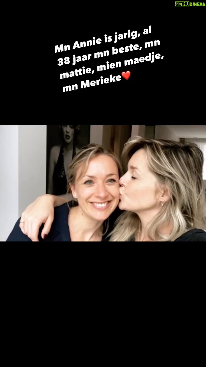 Chantal Janzen Instagram - Vanaf ons 5e aan elkaar verbonden. Maakten liefdes, ruzies, bevallingen, verdriet maar vooral veel lach- en geluksmomenten samen mee. Hald van dich @annemariepedagogischspecialist ❤️44 rocks, baby