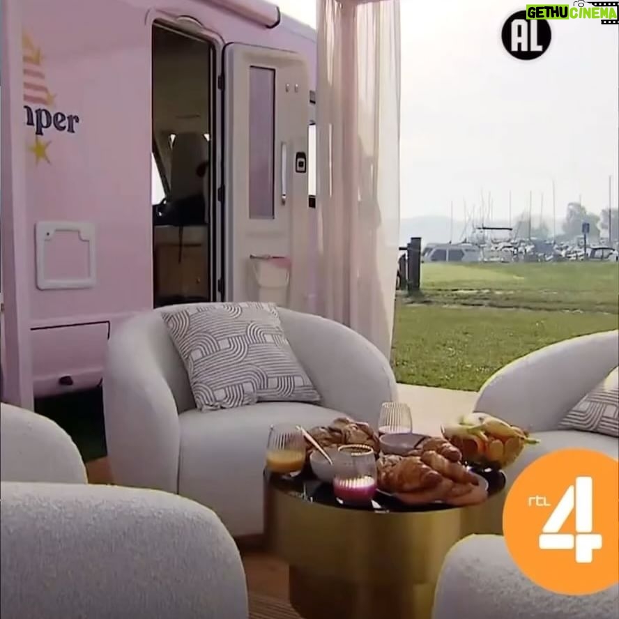 Chantal Janzen Instagram - Gefeliciteerd liefste @fredvanleer Kusjes van je happy campers ๐ @lecolook #metjeblijegelul Wie ben jij? De Fred, de Leco of de Sjetal๐๐ผ