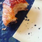 Chantal Janzen Instagram – Chocolade croissant met ‘n plak belegen kaas. 
Zoet met hartig, that’s my thing. Soms tot afschuw van mijn tafelgenoten.

Ok kom maar met jullie ongewone eetcombinaties waar anderen wellicht van gruwelen, of jullie vinden hier je lotgenoten👇🏼