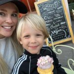 Chantal Janzen Instagram - ‘Ik had pijn aan mn oog dus ik mag ‘n ijsje’ Deze zin gebruikt ‘ie sinds hij ‘t ijzertje van de tuinslang tegen zn oog kreeg, zeer graag. Hij gebruikt ‘m tegen kerst nog steeds vermoed ik. Nu zou ik daarop kunnen zeggen ‘Ik kon 4 jaar geleden 3 weken niet fietsen omdat ik van jou was bevallen’. Maar ja, dat doe je niet.