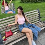 Charada Imraporn Instagram - ฝนตกลืมเสื้อไว้ร้านขายรองเท้าบูธตังไม่พอยืมใครยืมมุก🥹