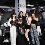 Charada Imraporn Instagram - เด็กน้อยวันนั้นเจอกับครูครั้งแรกกลับบ้านไปเล่าให้ทุกคนฟังว่าอยากเก่งและสวยเหมือนครู🤣และทุกวันนี้ก็ยังทึ่งทุกครั้งที่เจอครูเสมอ🫶🏼 ครูเจไม่เคยหยุดสร้างแรงบันดาลใจและพลังให้กับทุกคนรอบข้างเลย🤍 วันนี้ยินดีกับบทบาทใหม่ของครูมากๆนะคะ รอติดตามและเป็นกำลังใจเสมอค่ะ🥰🫶🏼 @jda_apissara @blkgem.official