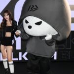 Charada Imraporn Instagram - เด็กน้อยวันนั้นเจอกับครูครั้งแรกกลับบ้านไปเล่าให้ทุกคนฟังว่าอยากเก่งและสวยเหมือนครู🤣และทุกวันนี้ก็ยังทึ่งทุกครั้งที่เจอครูเสมอ🫶🏼 ครูเจไม่เคยหยุดสร้างแรงบันดาลใจและพลังให้กับทุกคนรอบข้างเลย🤍 วันนี้ยินดีกับบทบาทใหม่ของครูมากๆนะคะ รอติดตามและเป็นกำลังใจเสมอค่ะ🥰🫶🏼 @jda_apissara @blkgem.official