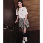 Charlene Choi Instagram – 久違的 #正菜妍誠意推介 😏
@burberry 
#Burberry