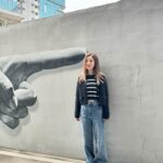 Charlene Choi Instagram - 估吓我同呢埲牆玩咗幾耐？！😛 #旅行點滴 其實 #我啲friend仲癲 🤣🤣 （請自己對號入座😏) 真係群啲乜嘢人就會變咗做乜嘢人⋯😌 好鍾意冇乜plan嘅旅行 #走走吃吃喝喝買買 #就係咁簡單 Cheers 🥂