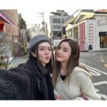Charlene Choi Instagram - 其實私底下我真係一個好懶影相嘅人😝 所以真係好需要有一啲好鍾意影相記錄低生活片段嘅朋友😏 @tsangloktung 😘 仲有你 @yungchoyee 🥰（雖然呢個旅程冇你份😅） 今次旅程好開心見到好多好朋友💕 又認識咗好多新朋友😌 期待下次再相會～