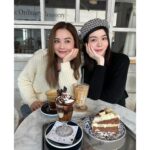 Charlene Choi Instagram - 其實私底下我真係一個好懶影相嘅人😝 所以真係好需要有一啲好鍾意影相記錄低生活片段嘅朋友😏 @tsangloktung 😘 仲有你 @yungchoyee 🥰（雖然呢個旅程冇你份😅） 今次旅程好開心見到好多好朋友💕 又認識咗好多新朋友😌 期待下次再相會～