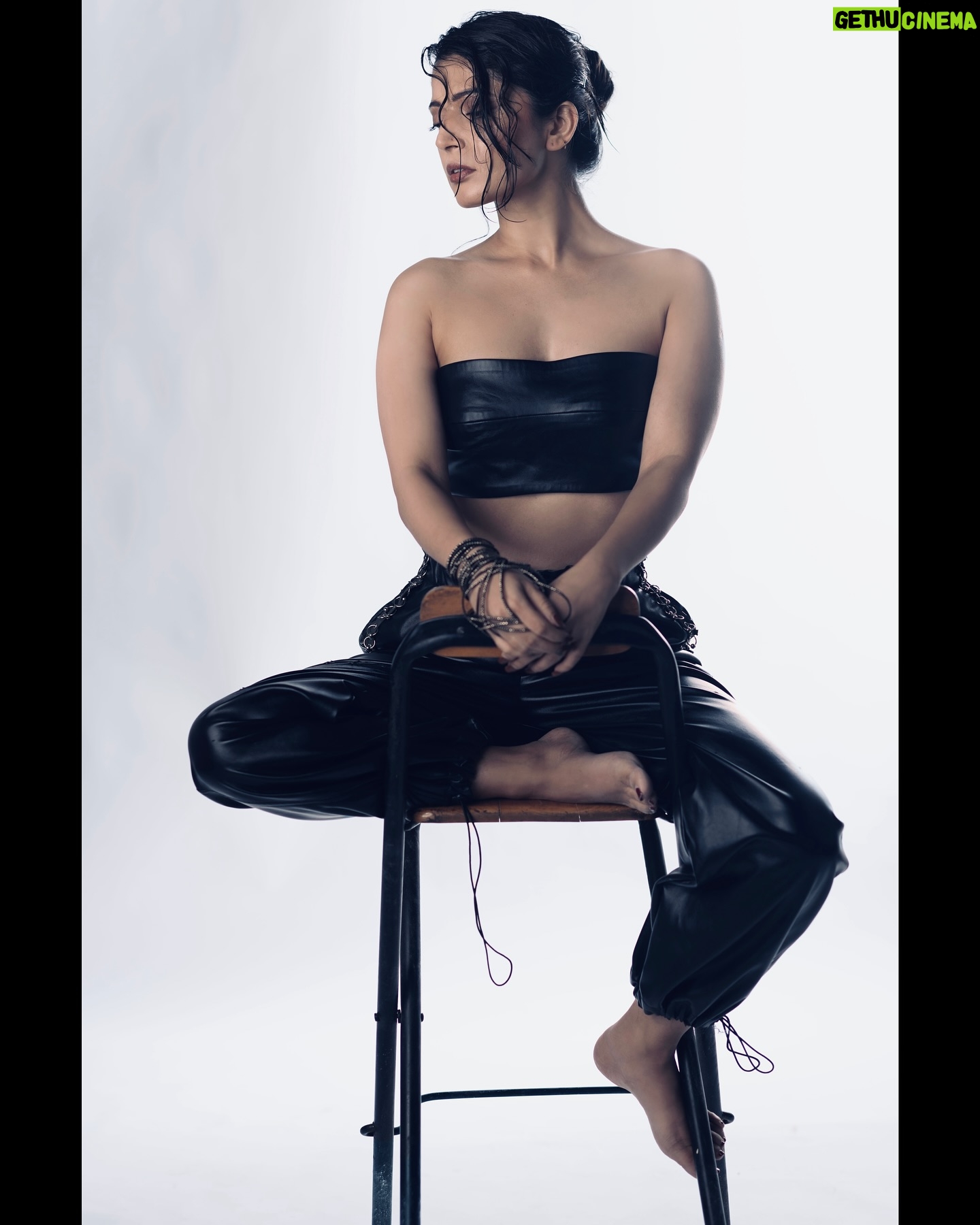 Charlie Chauhan - 3 Likes - Shot by @rafique_sayed
MUA @tabassumbhatii
Designer @swarupabhagavatula @mouktika_style